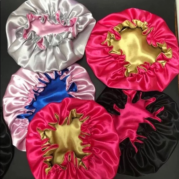 Selling brand new bonnets. - Picture 2 of 4